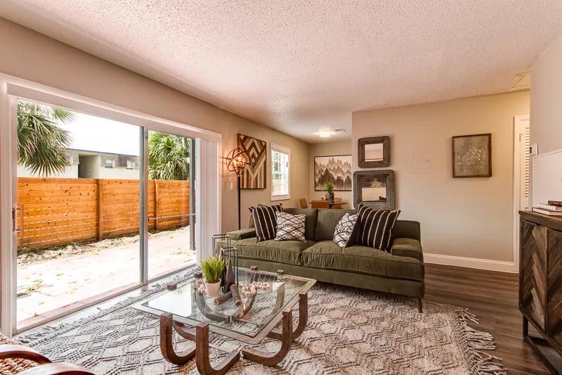 Palmetto at Lakeside — Living room